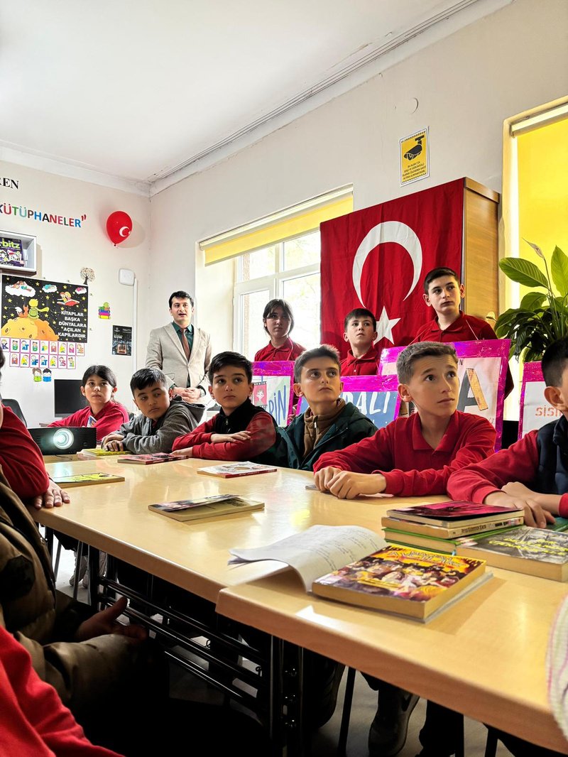 Bayat Kaymakamı Ahmet Akdağ'dan Kütüphaneler Haftası Etkinliğine Katılım - Görsel 4