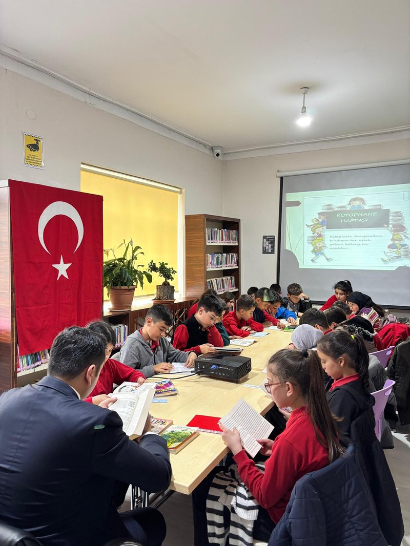 Bayat Kaymakamı Ahmet Akdağ'dan Kütüphaneler Haftası Etkinliğine Katılım - Görsel 5