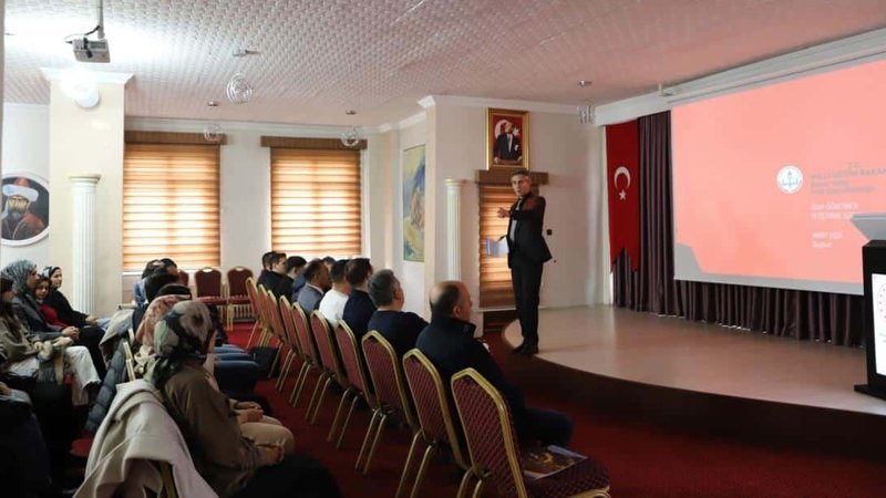 Bayburt'ta Aday Öğretmenlik Uyum Semineri Başladı - Görsel 4