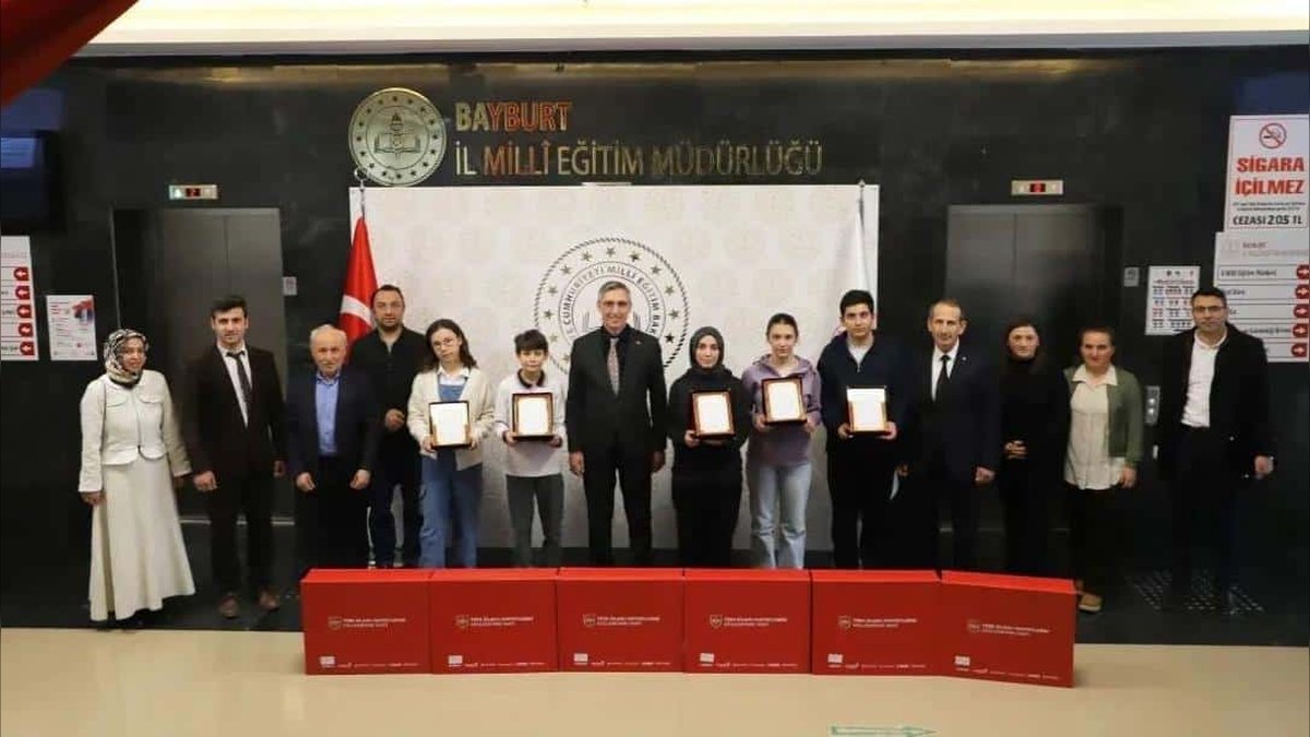 Bayburt'ta Savunmadan Sanata Yarışması'nda Dereceye Giren Öğrenciler Ödüllendirildi