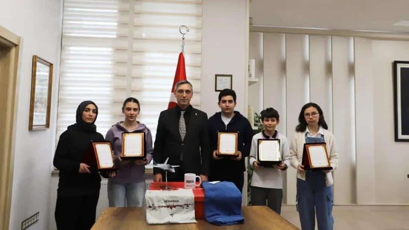 Bayburt'ta Savunmadan Sanata Yarışması'nda Dereceye Giren Öğrenciler Ödüllendirildi - Görsel 3