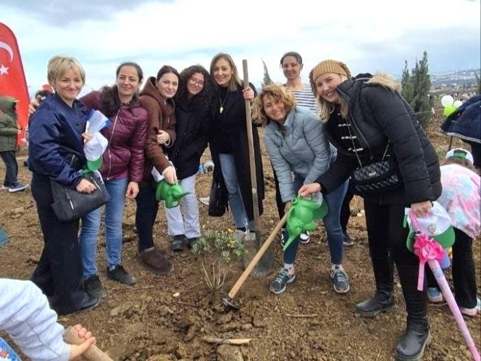 Bayraklı'da Minik Doğa Avcıları 'Yeşil Vatan' İçin Fidan Dikti - Görsel 3