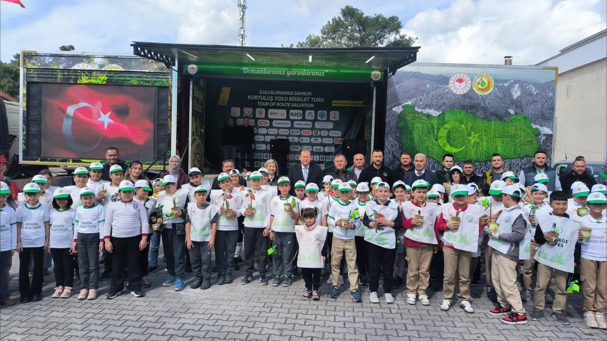 Bayramiç'te Öğrenciler Yeşil Vatan Eğitim Tırı ile Buluştu