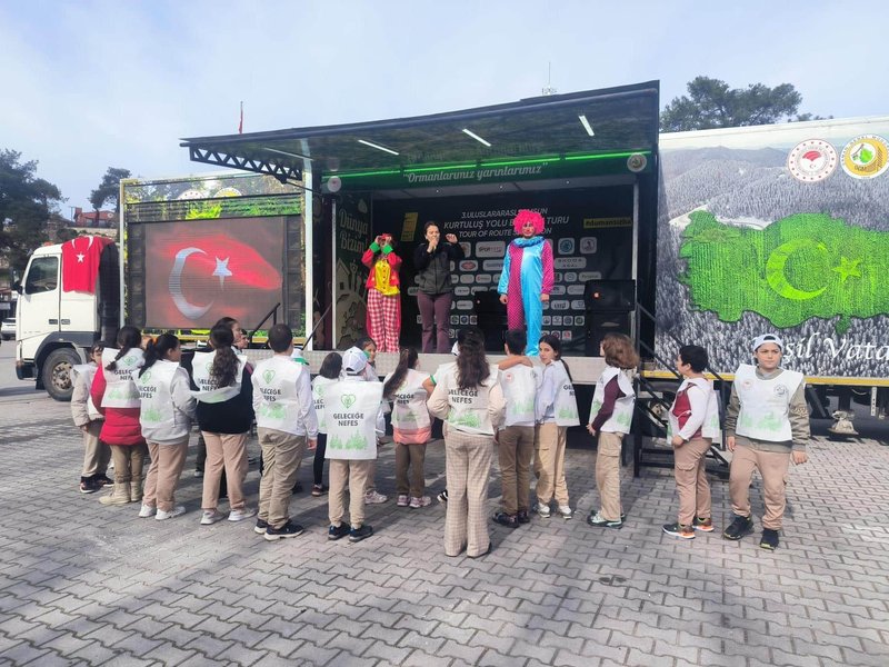 Bayramiç'te Öğrenciler Yeşil Vatan Eğitim Tırı ile Buluştu - Görsel 2