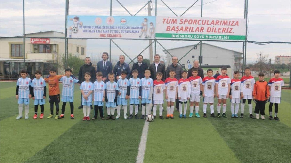 Biga'da Minikler Halı Saha Futbol Turnuvası Coşkuyla Başladı