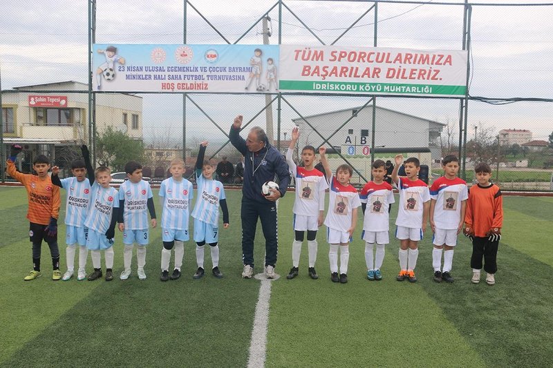 Biga'da Minikler Halı Saha Futbol Turnuvası Coşkuyla Başladı - Görsel 4