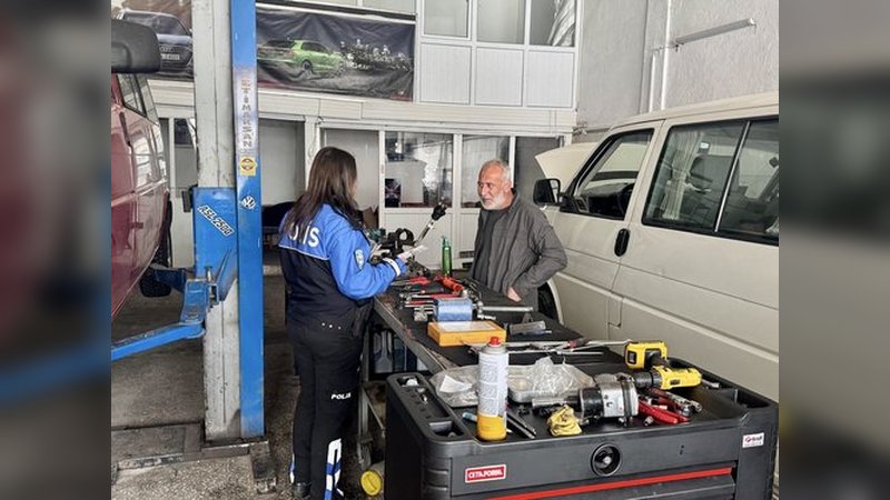 Bilecik Emniyeti'nden Bozüyük'te Dolandırıcılık Bilgilendirme Çalışması