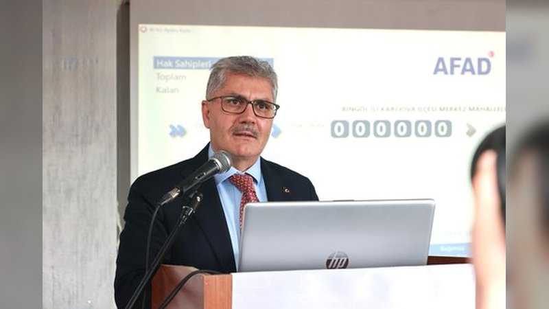 Bingöl Valisi Cahit Çelik, Karlıova'da TOKİ konutları kura çekimine katıldı