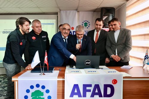 Bingöl Valisi Cahit Çelik, Karlıova'da TOKİ konutları kura çekimine katıldı - Görsel 2