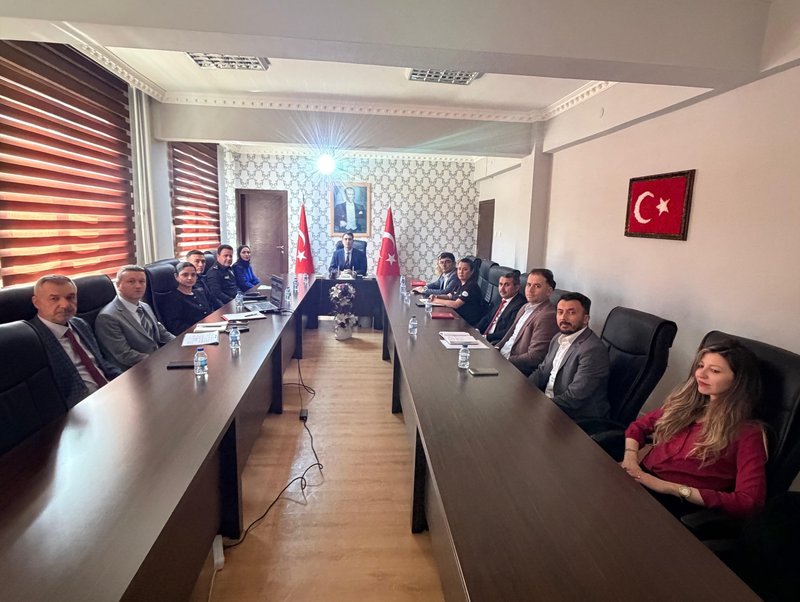 Bucak Kaymakamlığı'ndan Kadına Yönelik Şiddetle Mücadele Komisyonu Toplantısı - Görsel 3