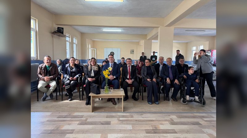 Bucak Kaymakamlığı'ndan 'Kucaklaşma Zamanı Projesi' Kapsamında Okul Ziyareti