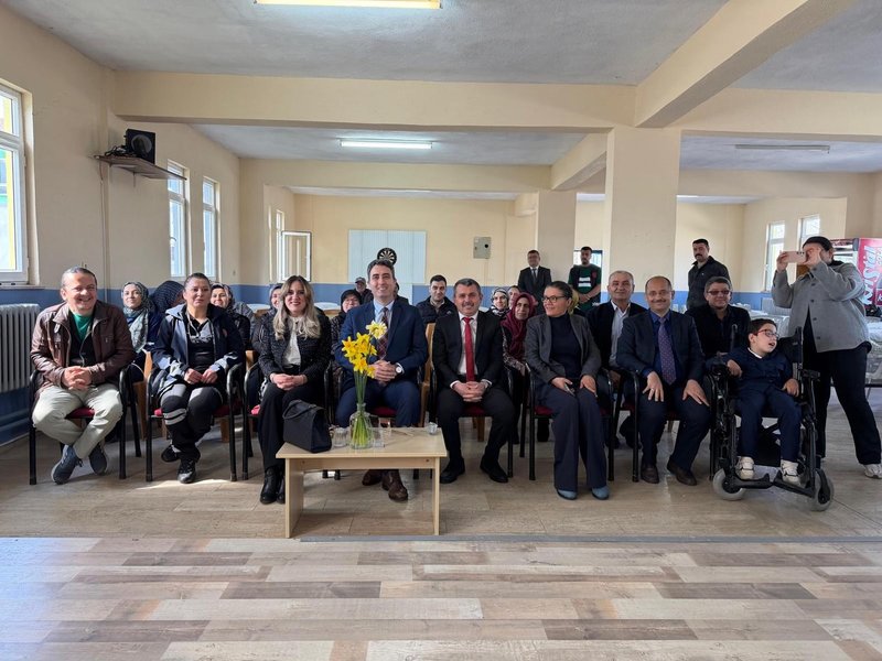 Bucak Kaymakamlığı'ndan 'Kucaklaşma Zamanı Projesi' Kapsamında Okul Ziyareti - Görsel 2