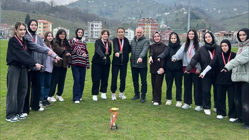 Bulancak Kız Anadolu İmam Hatip Lisesi'nden Atletizmde Büyük Başarı