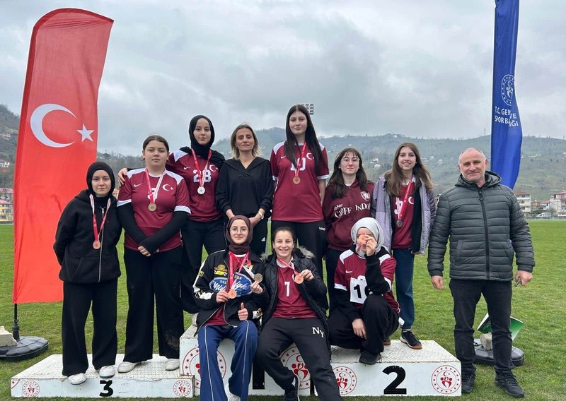 Bulancak Kız Anadolu İmam Hatip Lisesi'nden Atletizmde Büyük Başarı - Görsel 3