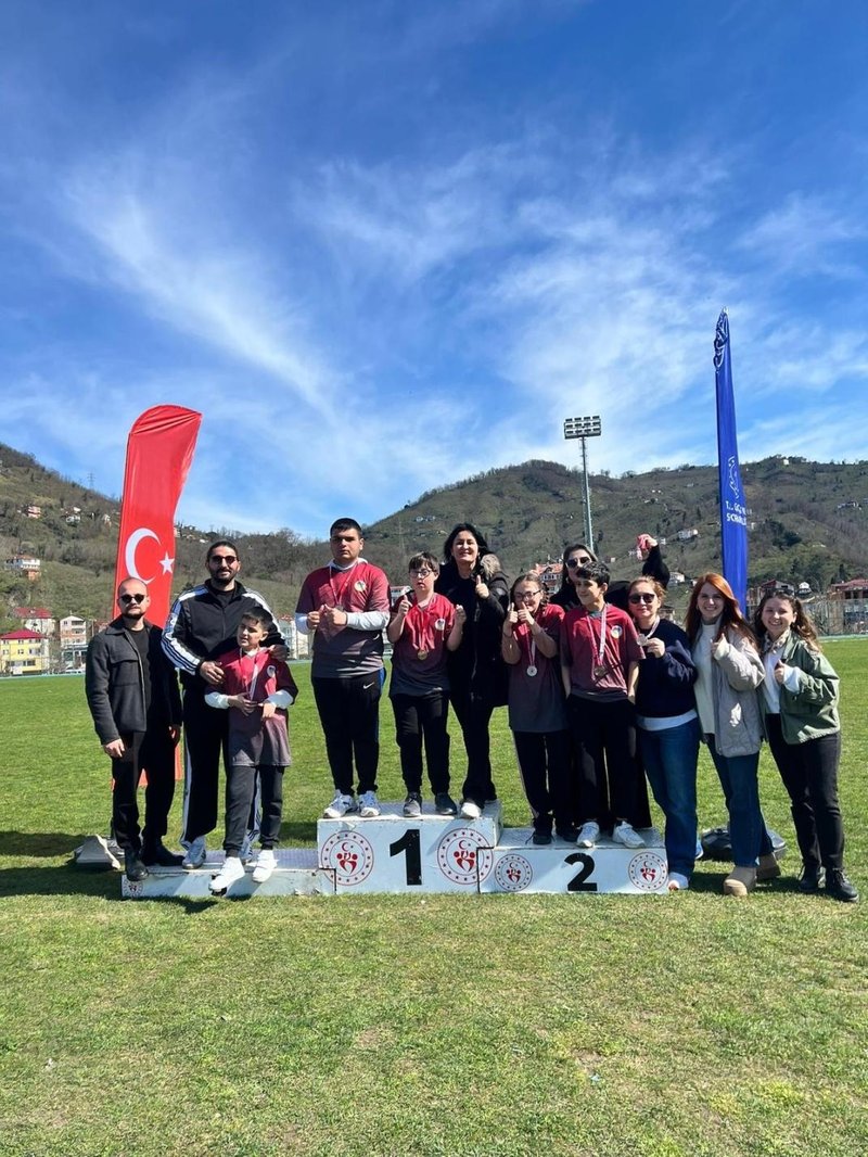 Bulancak'ta Özel Sporcular Atletizmde Başarı Rüzgarı: Şehit Naci Akçay Okulu Öğrencileri Derecelerle Döndü - Görsel 2