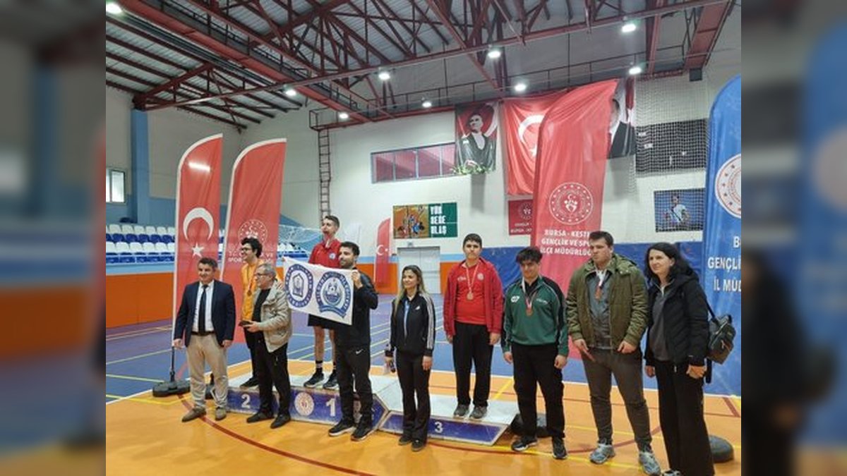 Bursa Aile ve Sosyal Hizmetler'den Özel Sporcular Masa Tenisi Şampiyonası'nda Dereceler