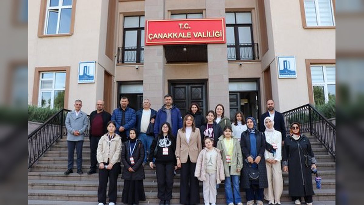 Çanakkale İl Milli Eğitim Müdürü Mine Hayta, Şehitler Günü Yarışması Ödül Töreninde Öğrencilerle Buluştu