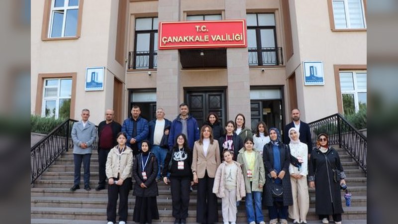 Çanakkale İl Milli Eğitim Müdürü Mine Hayta, Şehitler Günü Yarışması Ödül Töreninde Öğrencilerle Buluştu