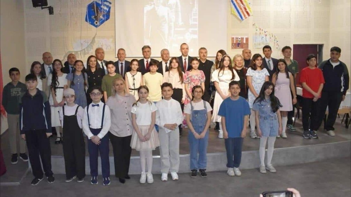 Çankaya'da 'Bir Avuç Gökyüzü' Etkinliği: Eşref Bitlis Ortaokulu Öğrencilerinden Duygusal Performans