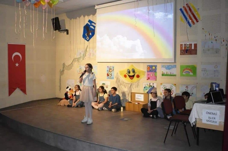 Çankaya'da 'Bir Avuç Gökyüzü' Etkinliği: Eşref Bitlis Ortaokulu Öğrencilerinden Duygusal Performans - Görsel 2