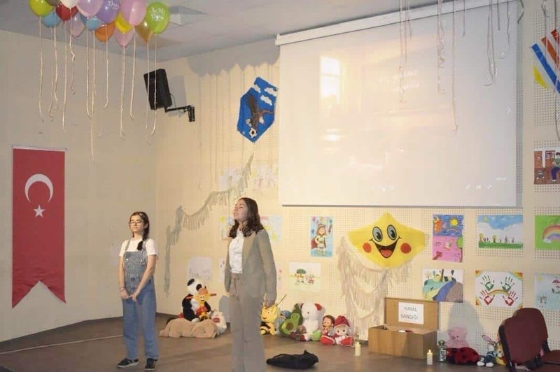 Çankaya'da 'Bir Avuç Gökyüzü' Etkinliği: Eşref Bitlis Ortaokulu Öğrencilerinden Duygusal Performans - Görsel 4