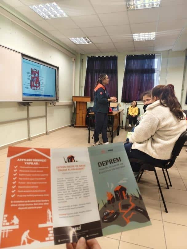 Çankırı'da Öğrencilere Deprem ve Afet Bilinci Eğitimi Verildi - Görsel 4