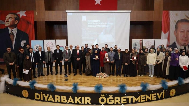 Diyarbakır'da Genç Nida Kur'an-ı Kerim'i Güzel Okuma Yarışması Ödül Töreni Düzenlendi