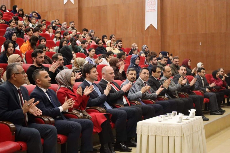 Diyarbakır'da Genç Nida Kur'an-ı Kerim'i Güzel Okuma Yarışması Ödül Töreni Düzenlendi - Görsel 2