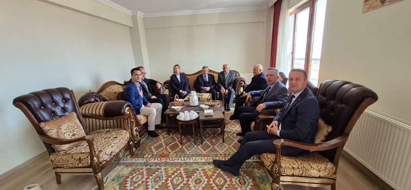 Elmadağ Kaymakamlığı'ndan Gönül Yolu Projesi Kapsamında Hane Ziyaretleri - Görsel 3