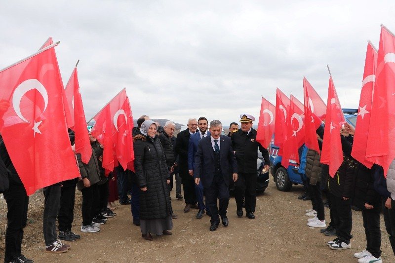 Elmadağ Kaymakamlığı'ndan Türkiye Yüzyılı Maarif Modeli Kapsamında Fidan Dikim Etkinliği - Görsel 4
