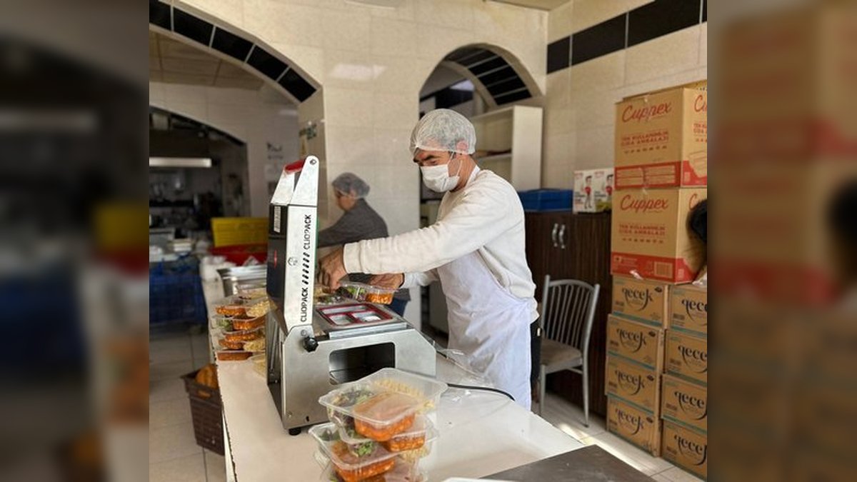 Emirdağ Belediyesi Aşevi: 1200 Kişilik Sıcak Yemek ve Kahvaltılık Dağıtımı Devam Ediyor