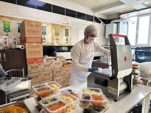 Emirdağ Belediyesi Aşevi: 1200 Kişilik Sıcak Yemek ve Kahvaltılık Dağıtımı Devam Ediyor - Görsel 3