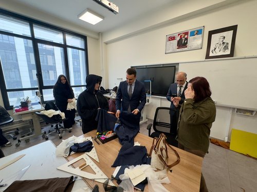 Esenyurt İlçe Millî Eğitim Müdürü Tayfun Özyolcu'dan Fergani Mesleki ve Teknik Anadolu Lisesi'ne Ziyaret - Görsel 3