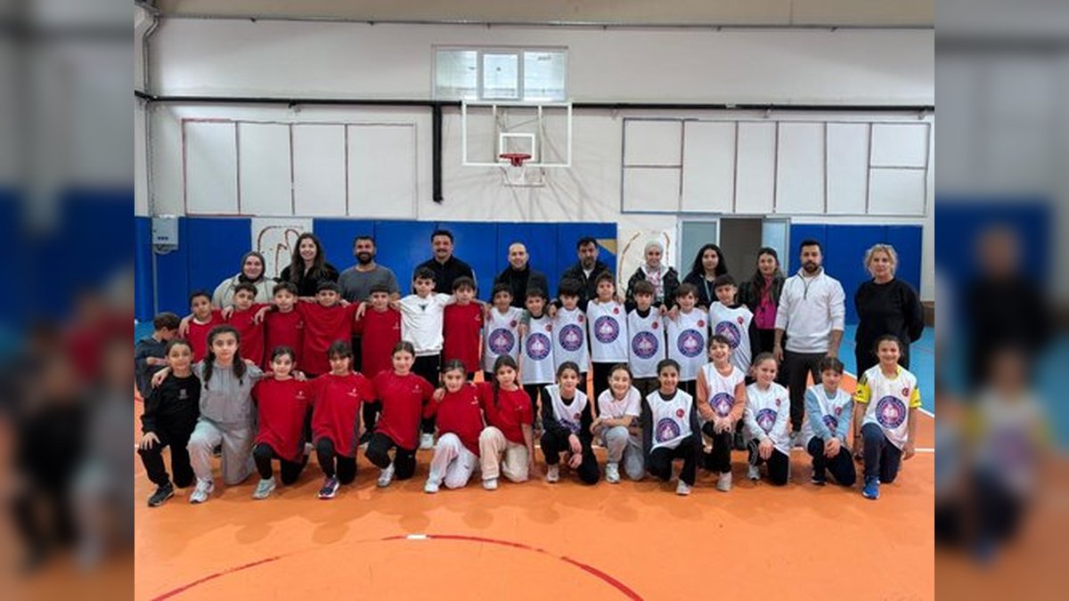 Esenyurt'ta Geleneksel Çocuk Oyunları Mendil Kapmaca Müsabakaları Tamamlandı