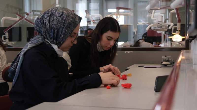 Fatih İlçe Milli Eğitim Müdürlüğü'nden Liselilere Kariyer Rehberliği: Diş Hekimliği Deneyimi - Görsel 4