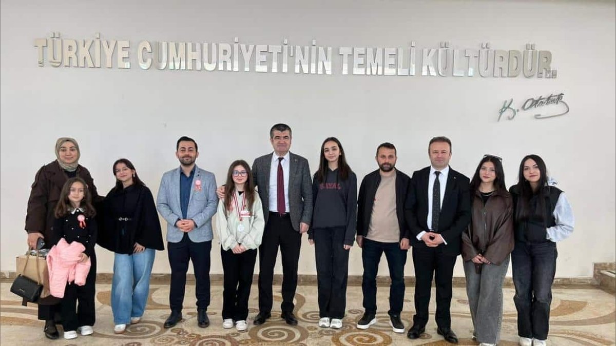 Gürgentepe Öğrencilerinden Kütüphane Haftası'nda İl Birinciliği ve İkinciliği