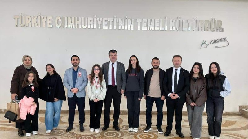 Gürgentepe Öğrencilerinden Kütüphane Haftası'nda İl Birinciliği ve İkinciliği