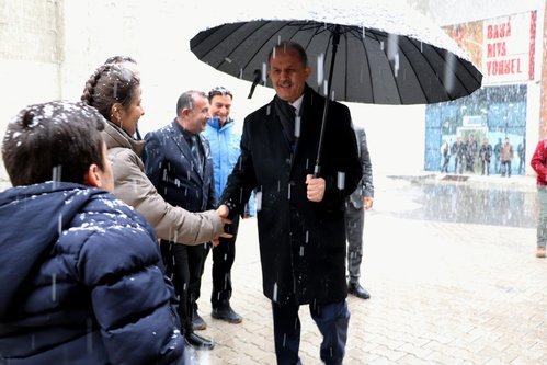 Hakkari Valisi Taşyapan'dan Gençlik ve Spor İl Müdürlüğü'ne Ziyaret - Görsel 2