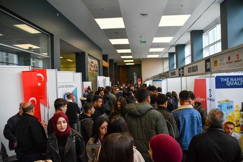 Harran Üniversitesi, İpek Yolu Kariyer Fuarı'nda Yoğun İlgi Gördü - Görsel 4