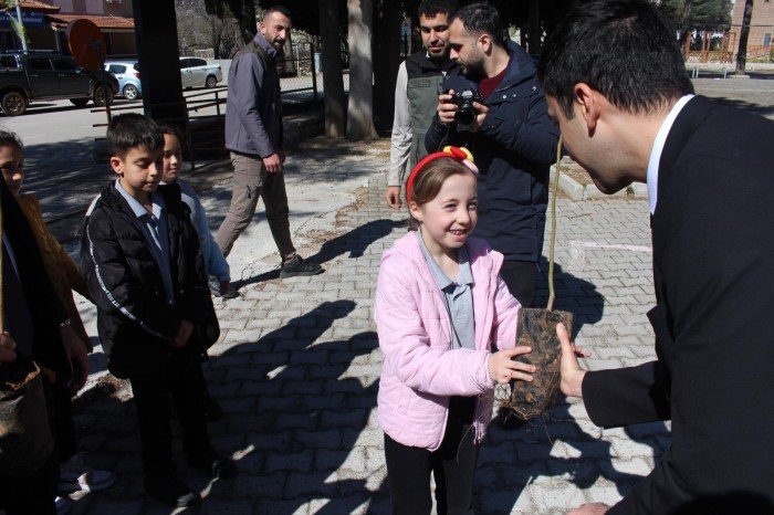 İbradı Kaymakamlığı Ormancılık Haftası Kapsamında Ağaç Dikme Etkinliği Düzenledi - Görsel 2