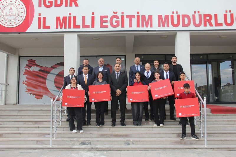 Iğdır'da Savunmadan Sanata Genç Tasarımlar Yarışması Ödül Töreni Düzenlendi - Görsel 3