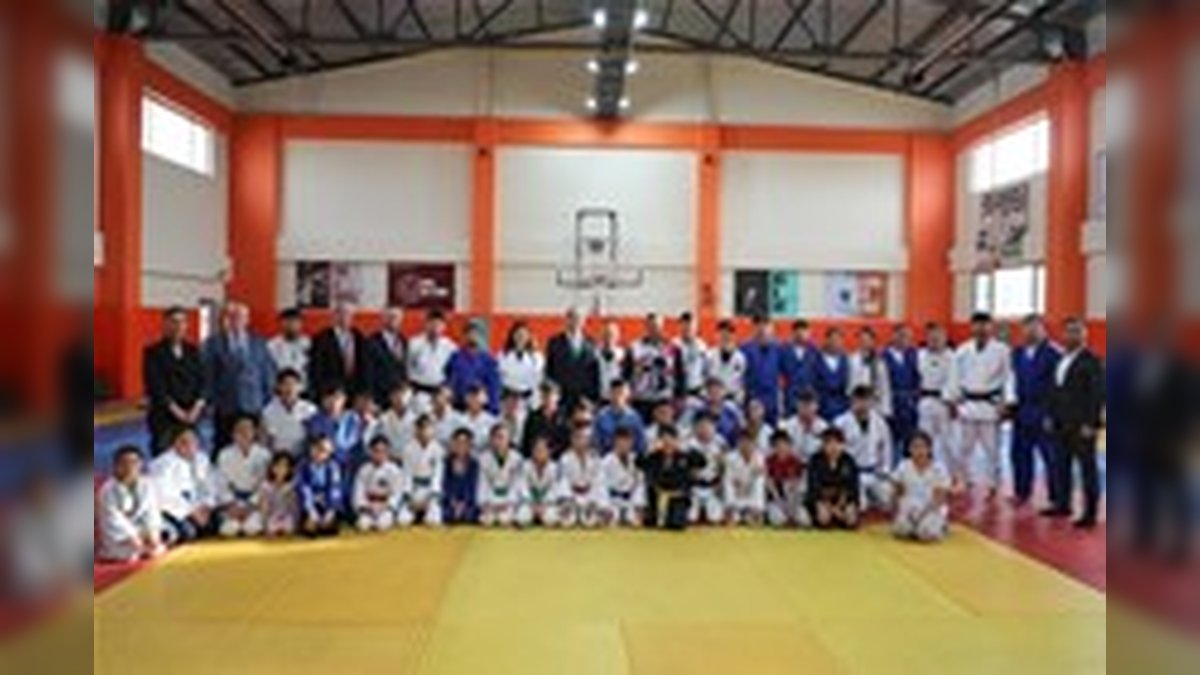 Iğdır Valisi ve Gençlik Spor İl Müdürü Judo Antrenmanını Ziyaret Etti
