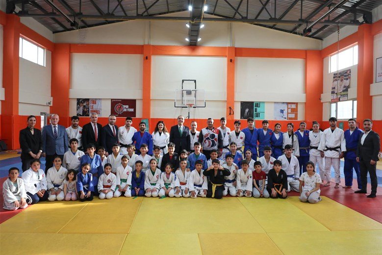 Iğdır Valisi ve Gençlik Spor İl Müdürü Judo Antrenmanını Ziyaret Etti - Görsel 2