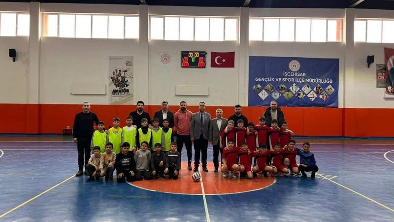 İscehisar'da Okul Spor Müsabakaları Futsal ile Başladı - Görsel 2