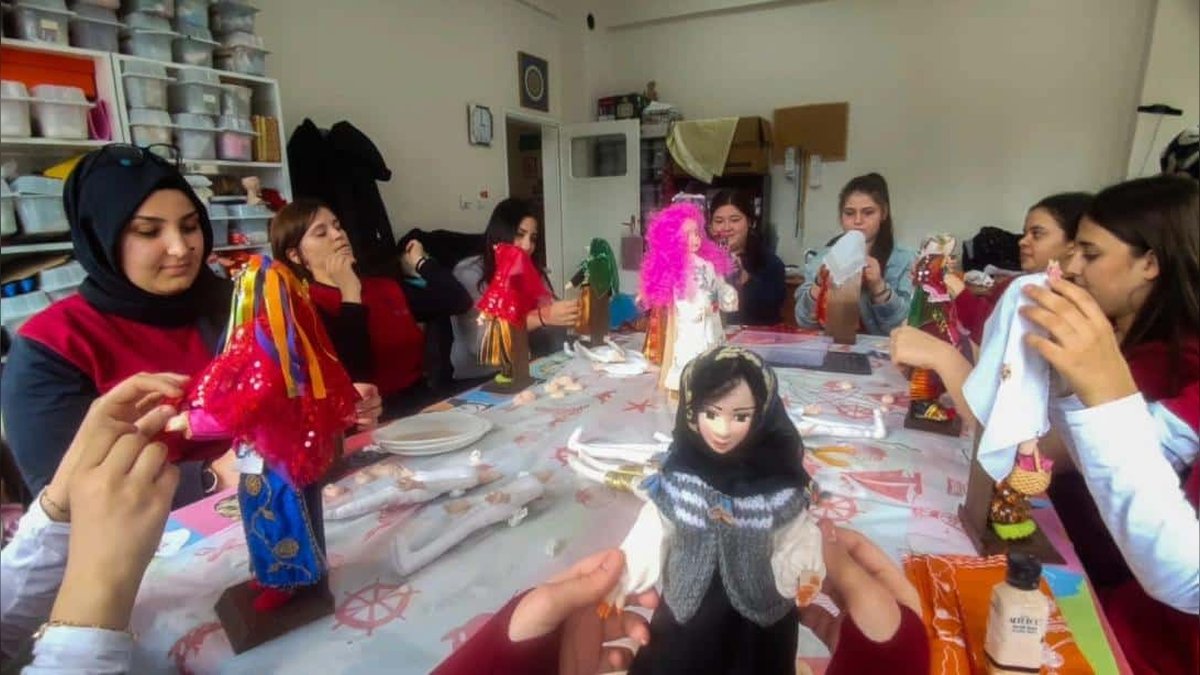 Isparta'da 'Atıktan Sanata Dönüşüm' Atölyesi Öğrencilerle Buluştu