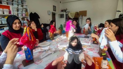 Isparta'da 'Atıktan Sanata Dönüşüm' Atölyesi Öğrencilerle Buluştu