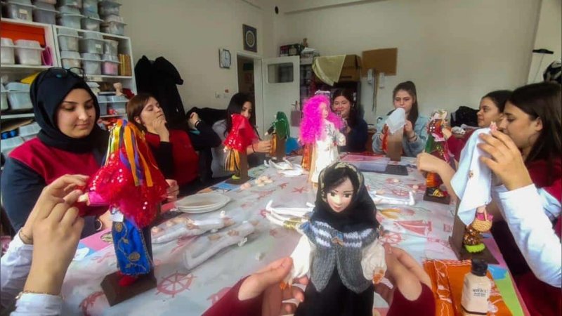 Isparta'da 'Atıktan Sanata Dönüşüm' Atölyesi Öğrencilerle Buluştu