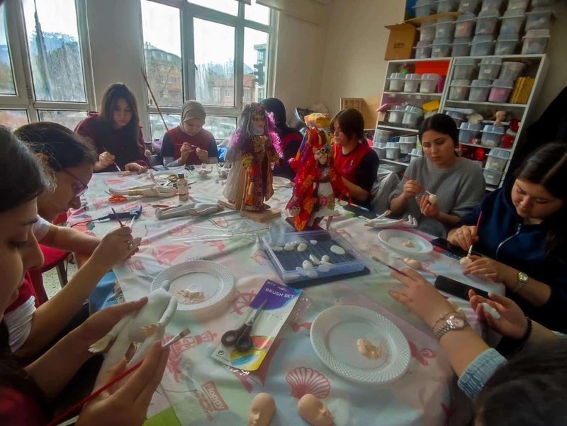 Isparta'da 'Atıktan Sanata Dönüşüm' Atölyesi Öğrencilerle Buluştu - Görsel 3