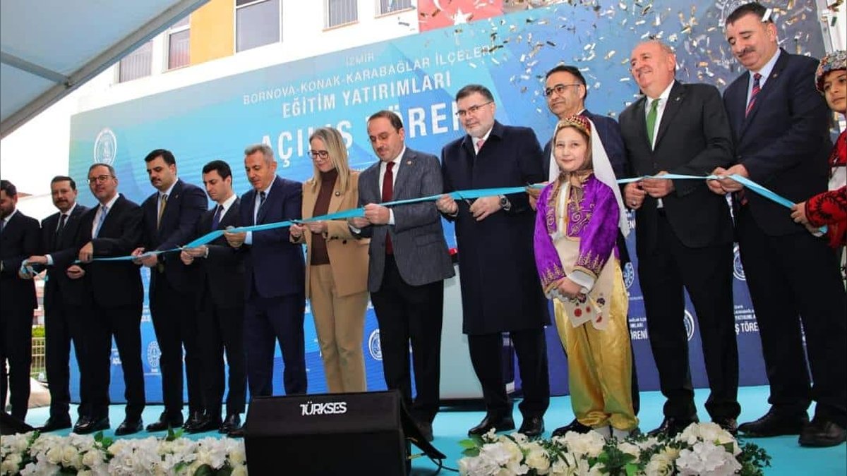 İzmir'de 20 Yeni Okul Açıldı: 2.5 Milyar TL'lik Eğitim Yatırımı
