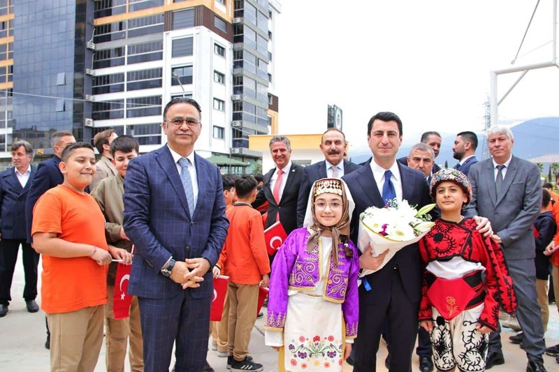 İzmir'de 20 Yeni Okul Açıldı: 2.5 Milyar TL'lik Eğitim Yatırımı - Görsel 2